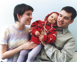 Дима Салов и его родители на отделении